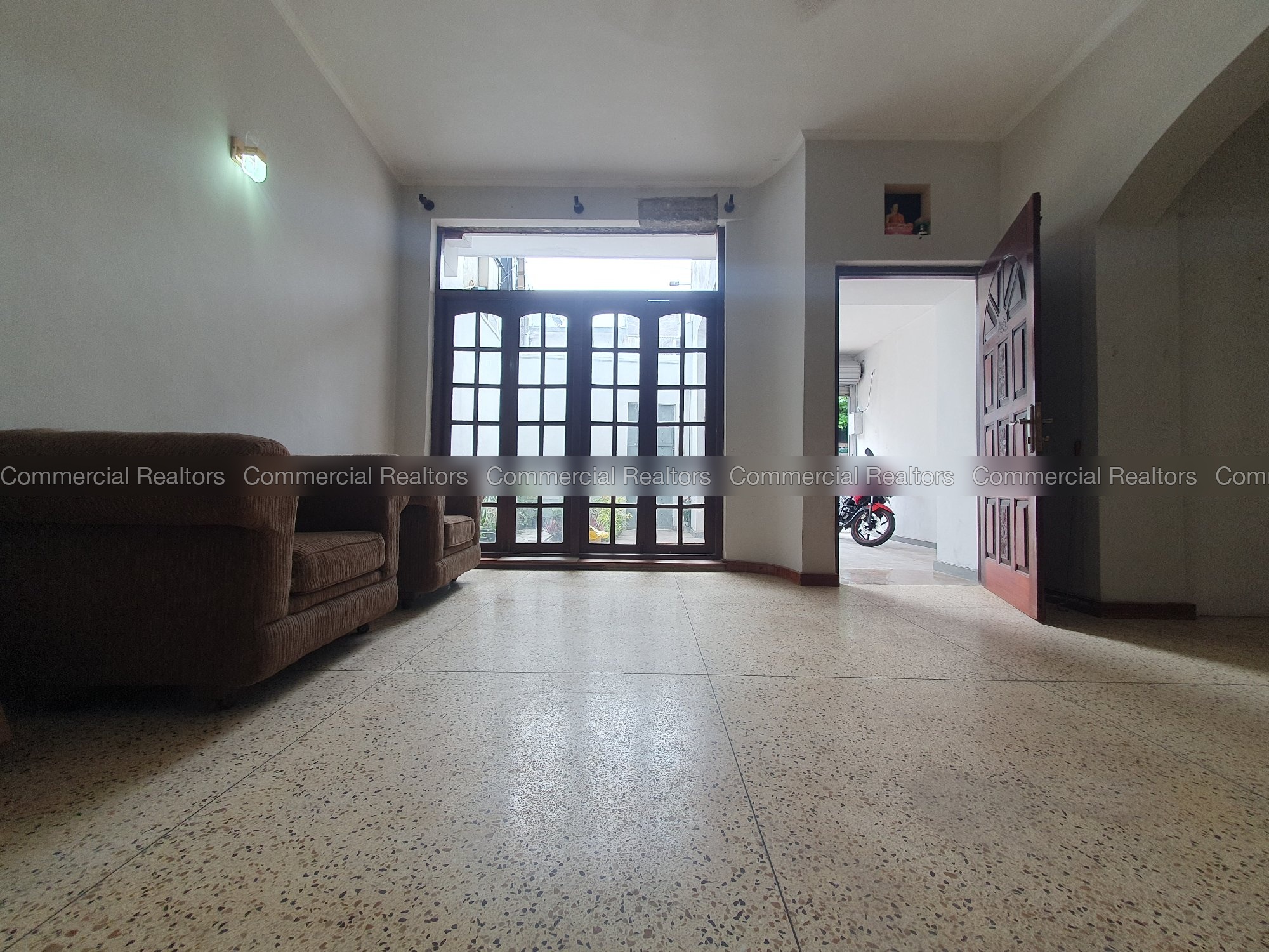 Rented - Mainroad Facing Commercial House For Rent in Colombo 04 - Image 2