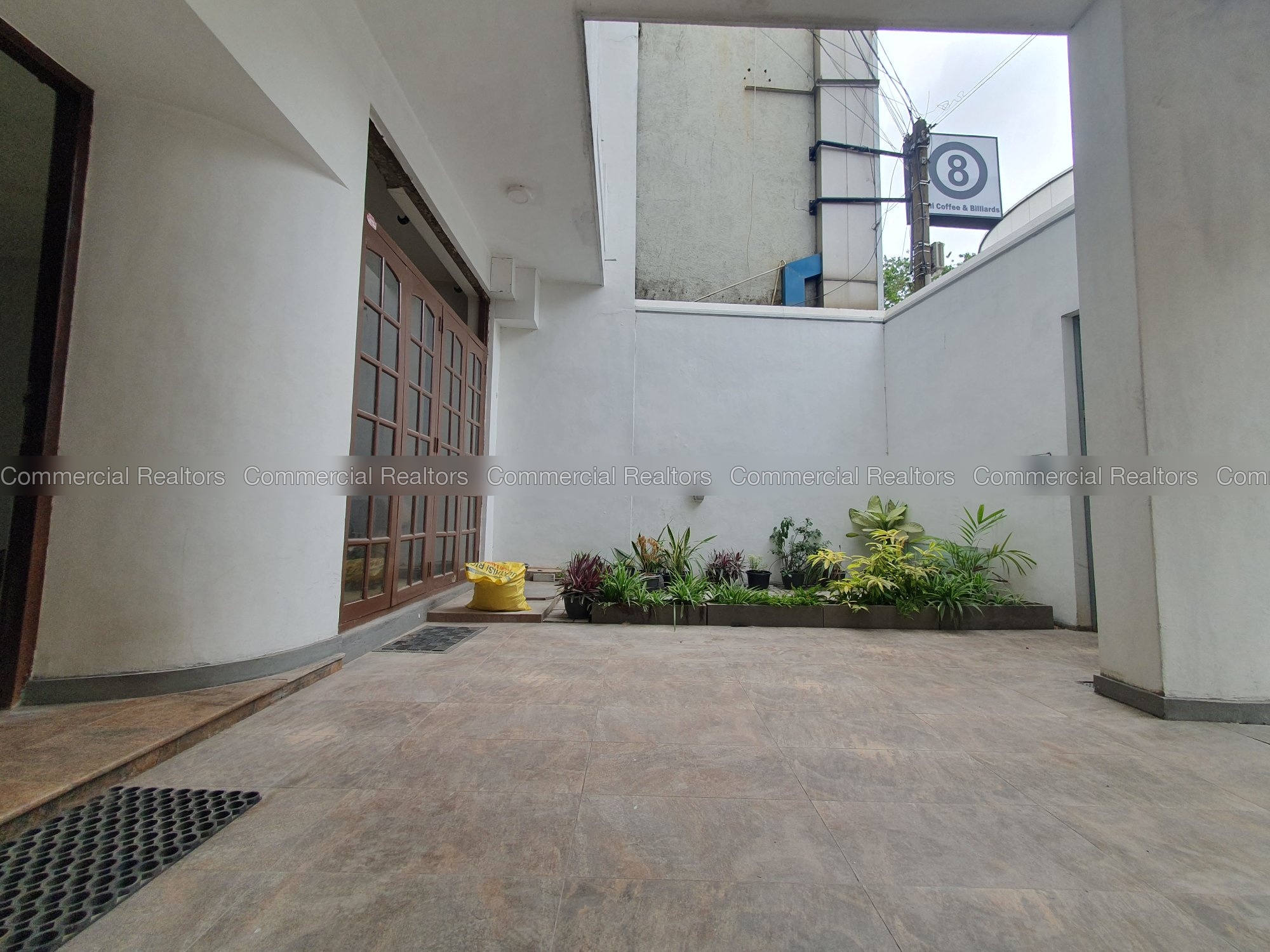 Rented - Mainroad Facing Commercial House For Rent in Colombo 04 - Image 3
