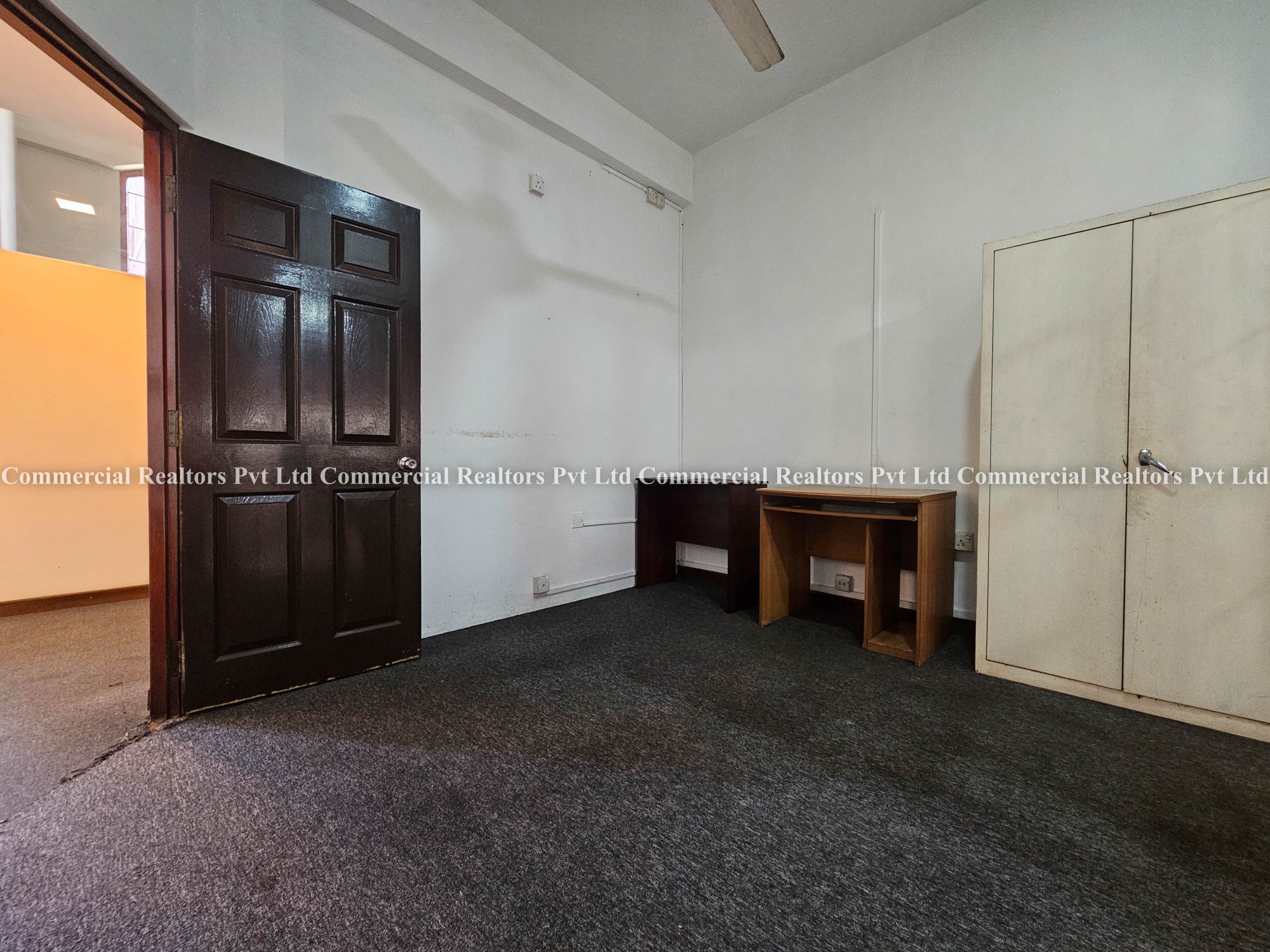 3,500 Sq. Ft. Commercial House for Rent in Colombo 08 - Image 4