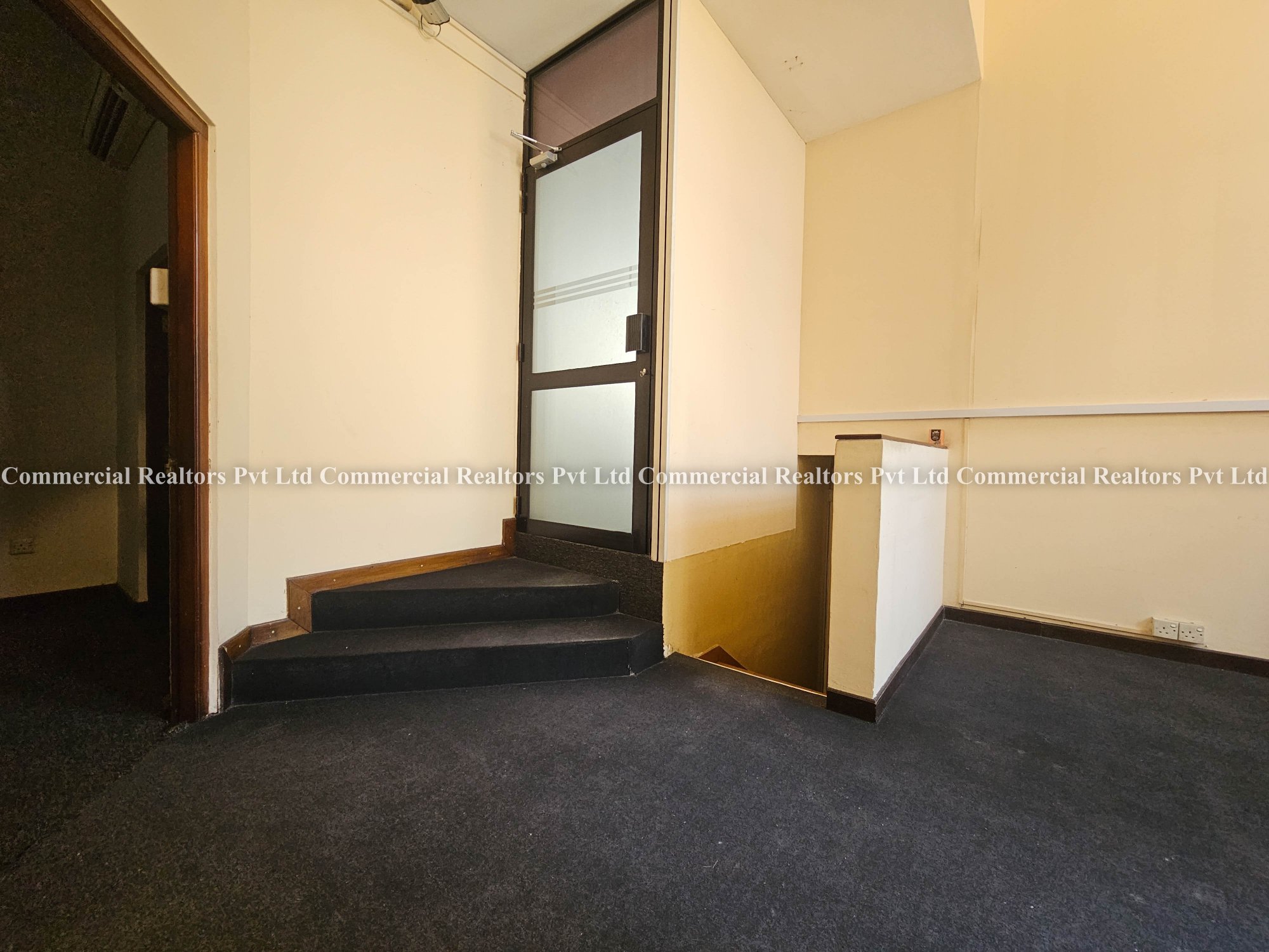 3,500 Sq. Ft. Commercial House for Rent in Colombo 08 - Image 2