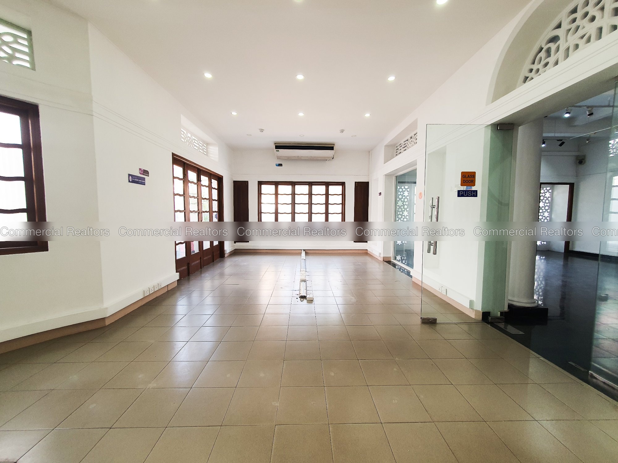 Solar Powered 15,000 Sq. Ft Spacious Commercial House for Rent in Colombo 07 - Image 2