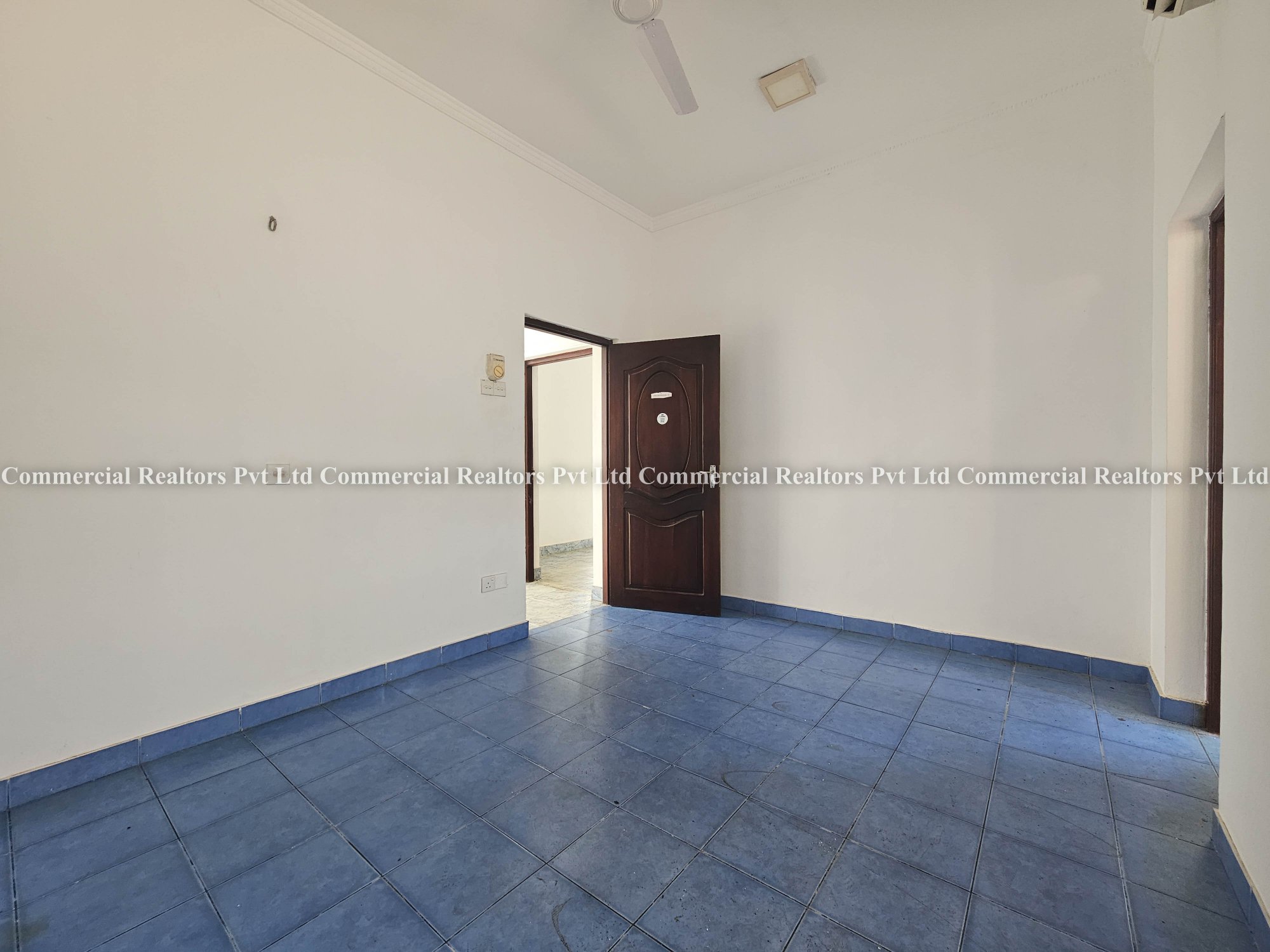 3500 Sq.Ft. Commercial House for Rent in Colombo 04 - Image 3