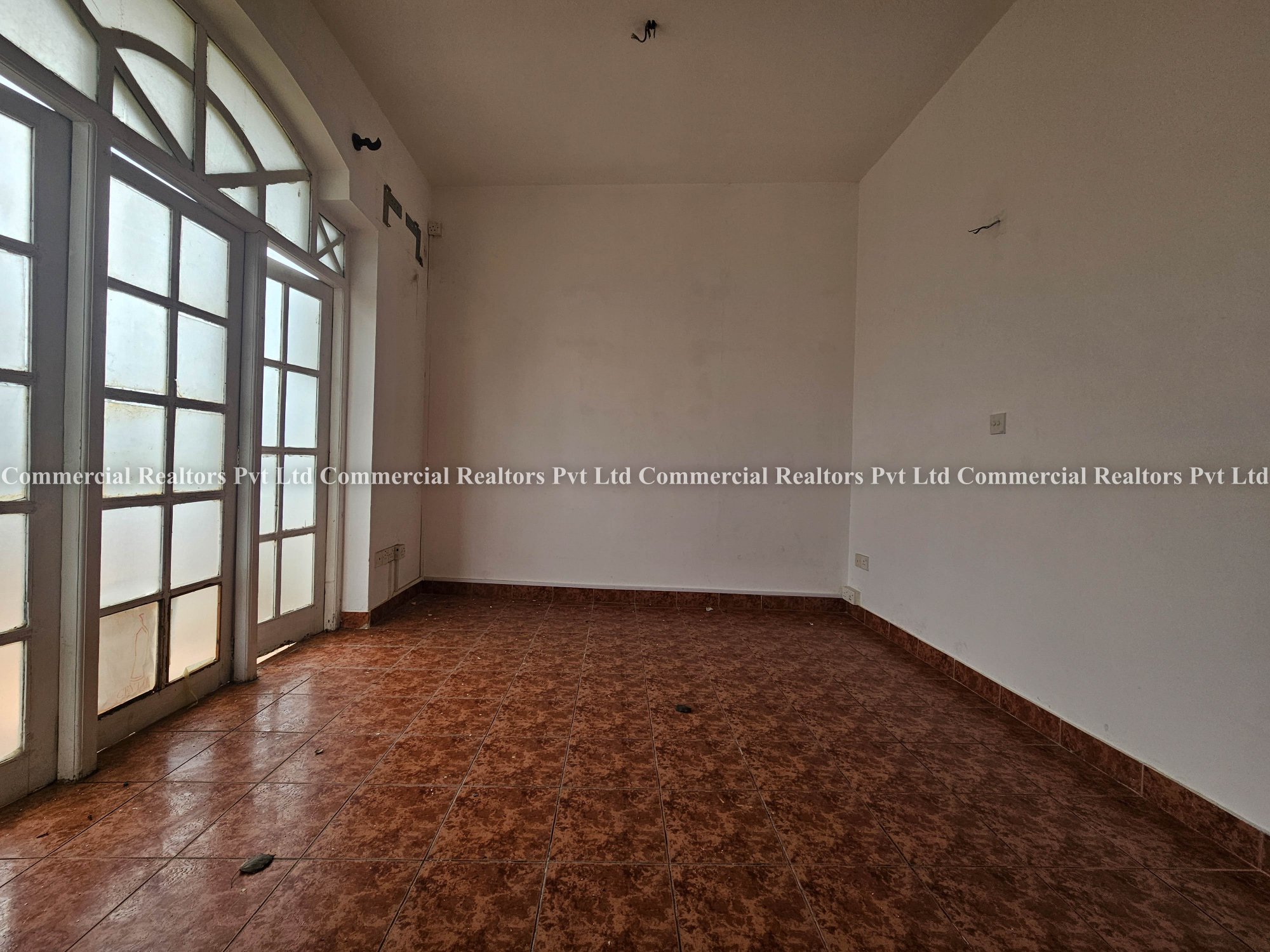 3500 Sq.Ft. Commercial House for Rent in Colombo 04 - Image 4