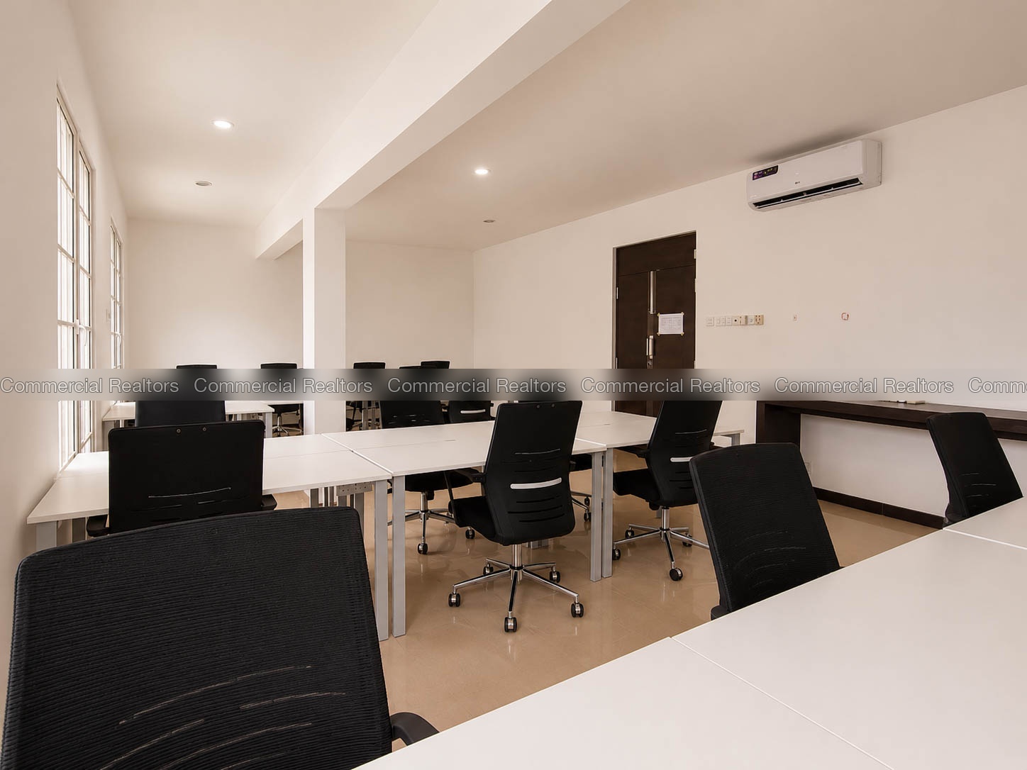 50 Seats - Fully Furnished Serviced Office Workstations for Rent in Colombo 03 - Image 2