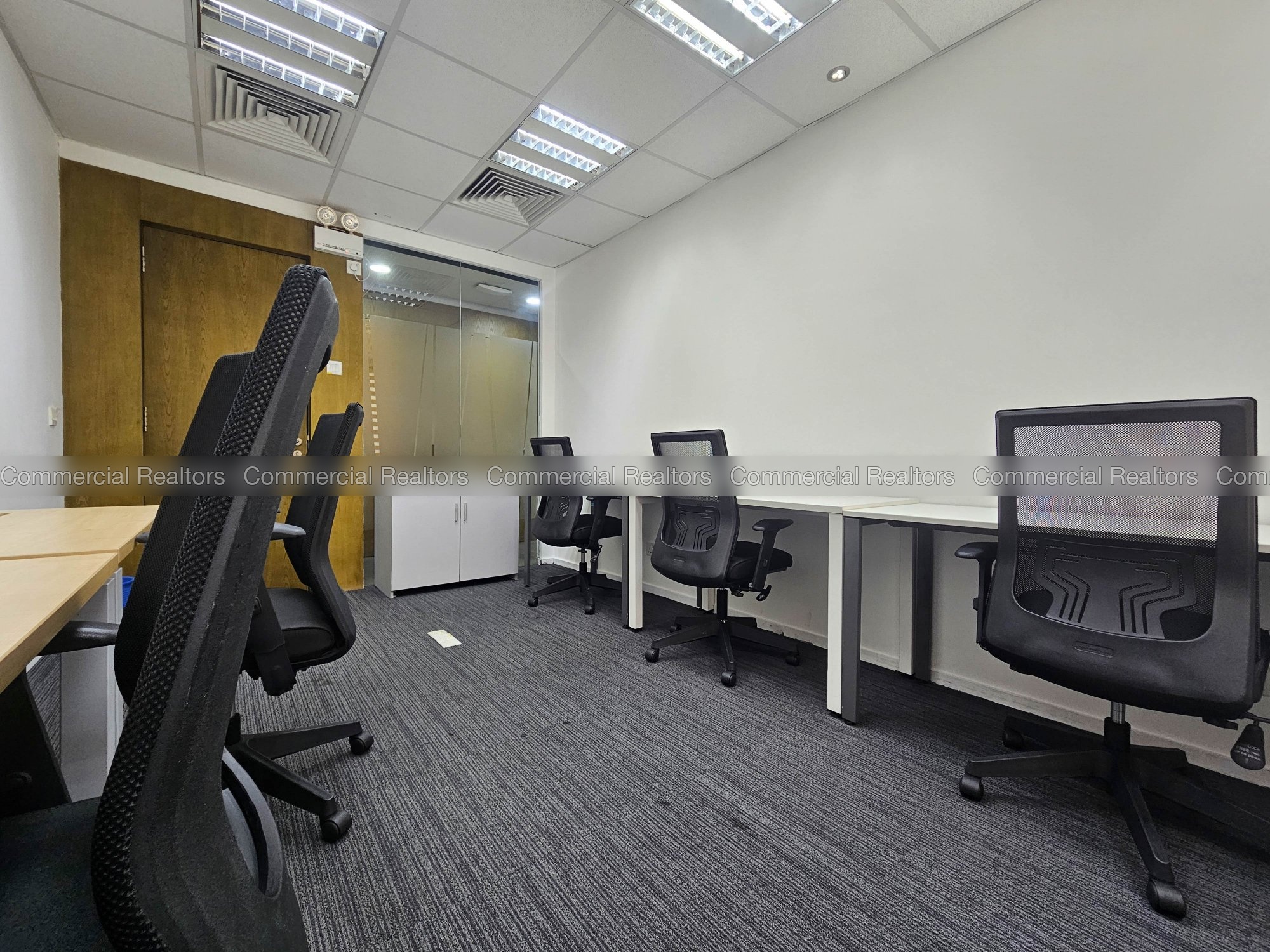 Fully Furnished Serviced Office Workstations for Rent in Colombo 04 - Image 2