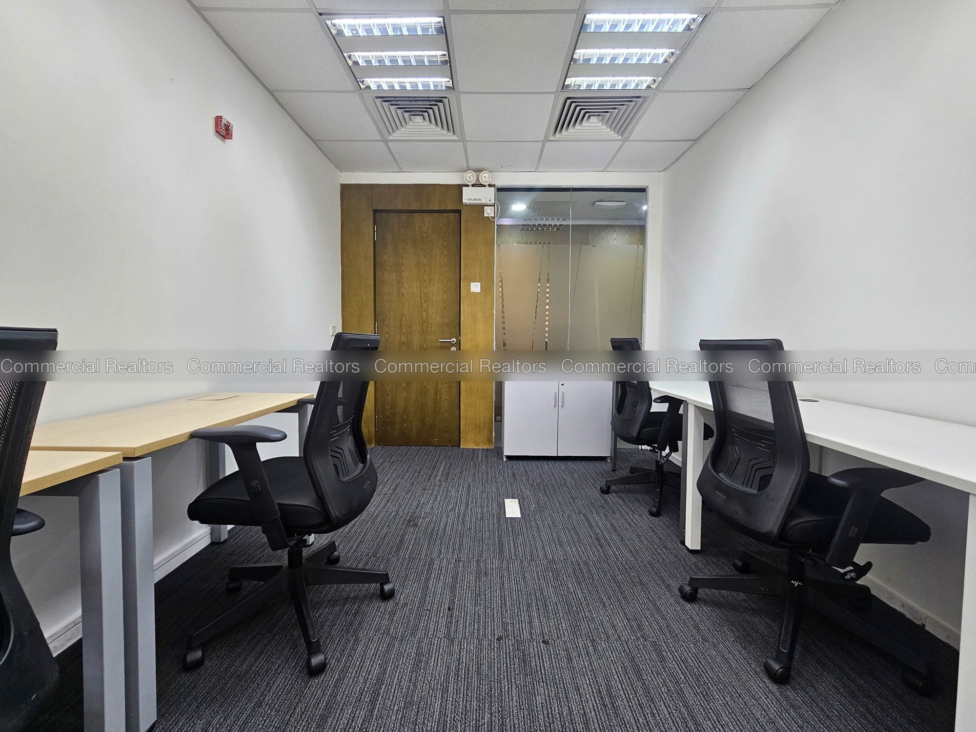 Fully Furnished Serviced Office Workstations for Rent in Colombo 04 - Image 3