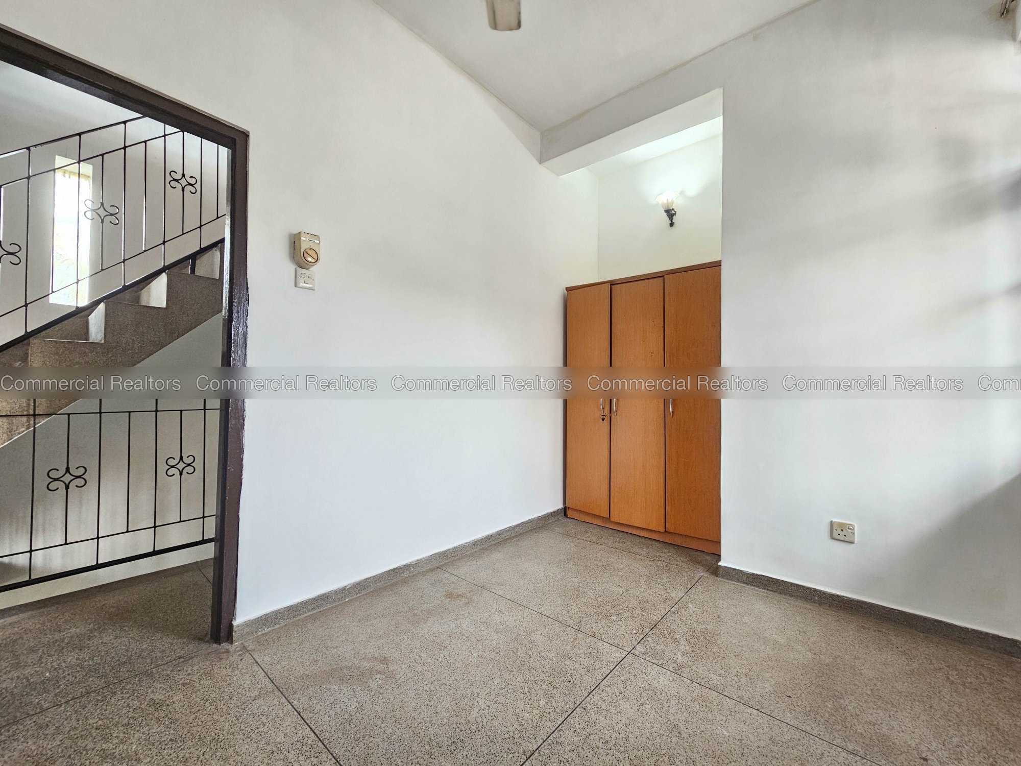 (RENTED) - 1,500 Sq. Ft Commercial House for Rent in Colombo 10 - Image 3