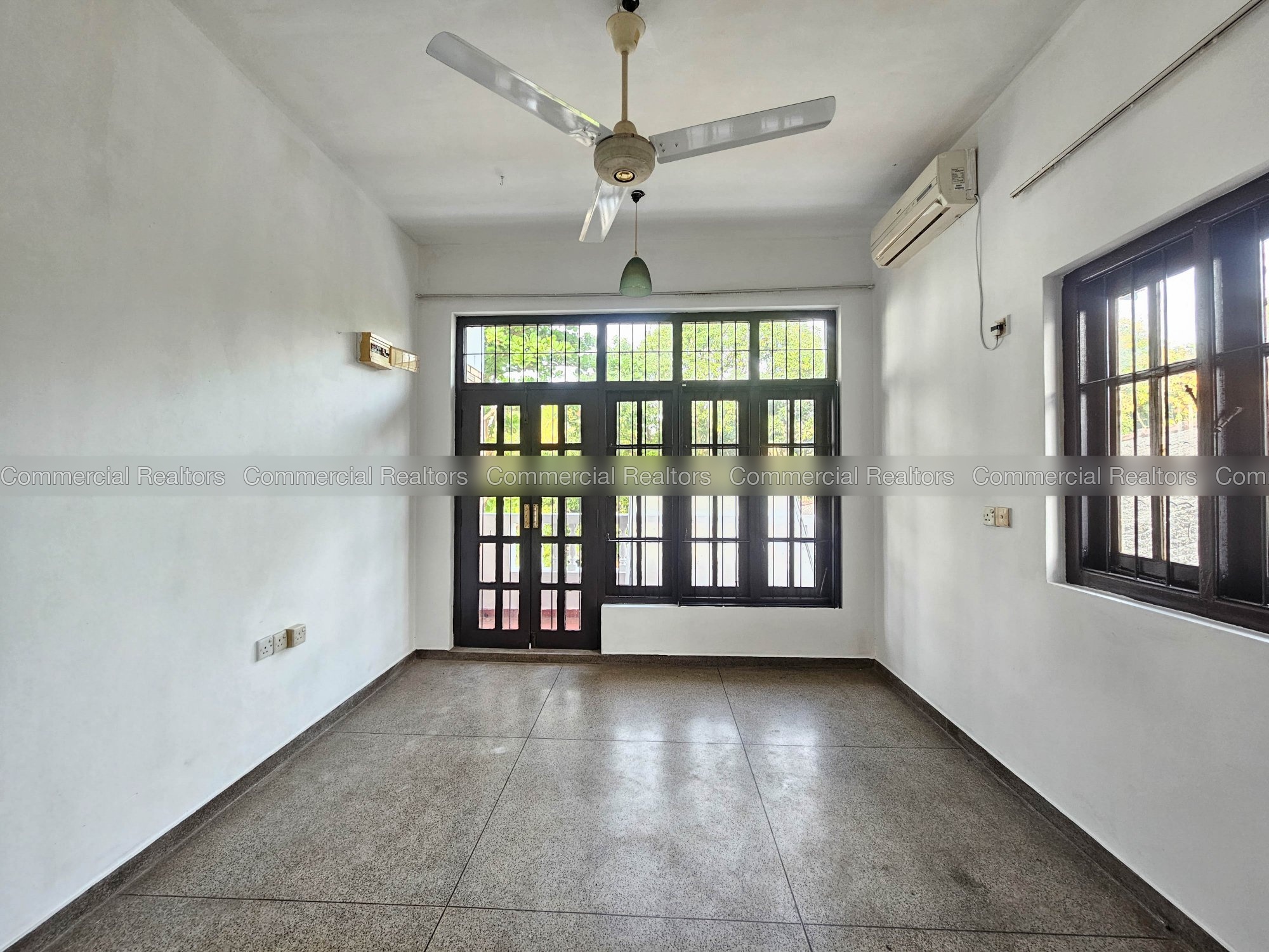 (RENTED) - 1,500 Sq. Ft Commercial House for Rent in Colombo 10 - Image 4
